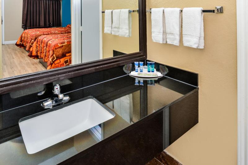 King Room - Non-Smoking image 3