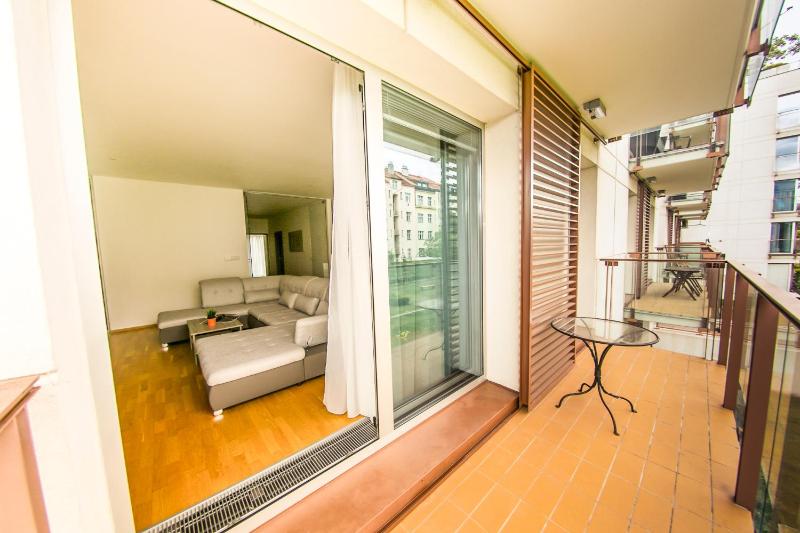 Spacious 130 m2 Apartment Near Center 2 Free Parking - image 13