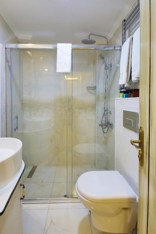 Classic Quadruple Room - Annex image 4