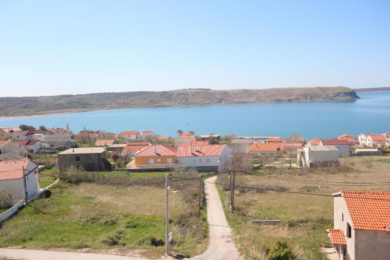 One-Bedroom Apartment with Balcony and Sea View image 2
