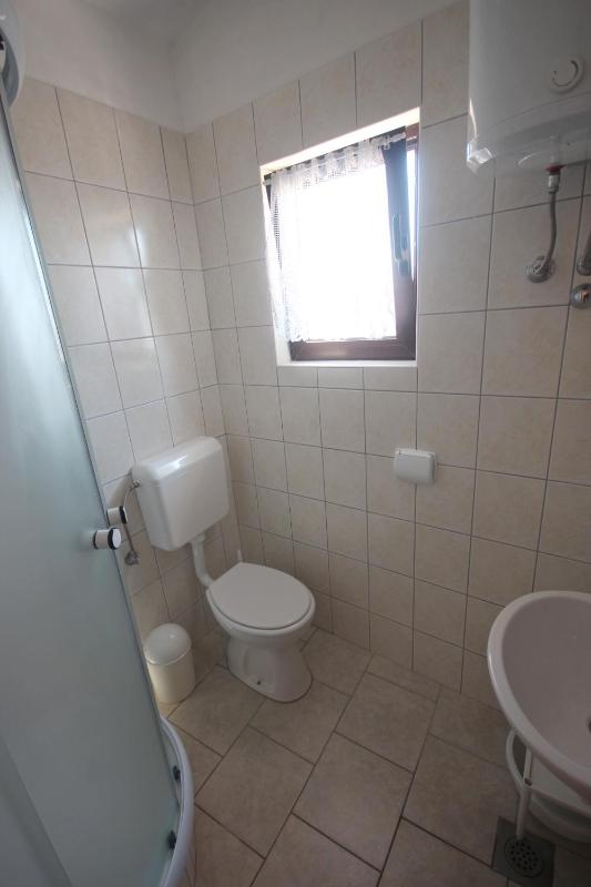 One-Bedroom Apartment with Balcony and Sea View image 4
