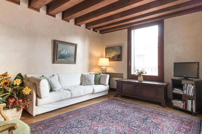 Deluxe Apartment image 2