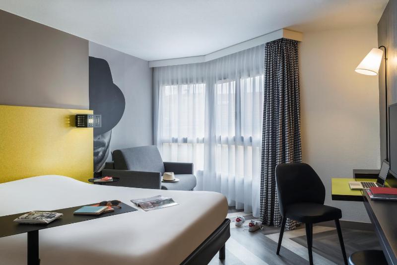 Deluxe Double Room image 3