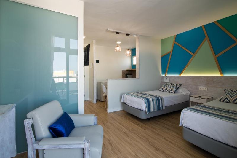 Superior Double or Twin Room with Terrace image 4