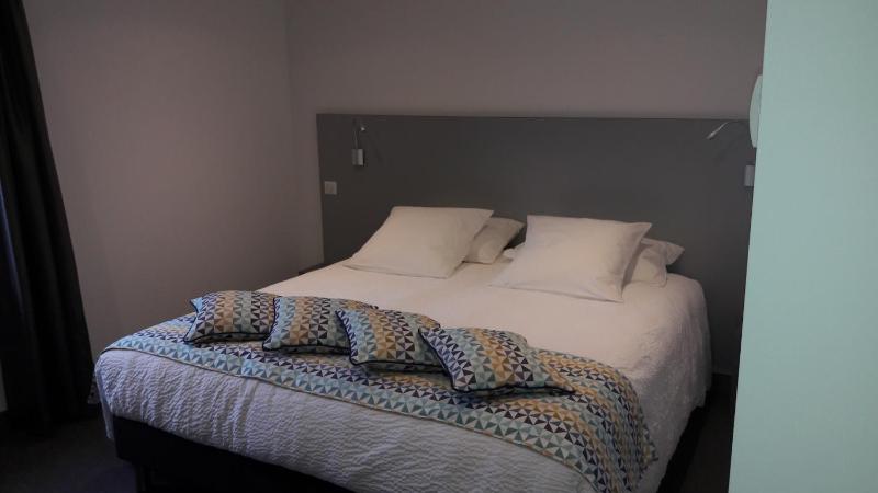 Double or Twin Room image 3
