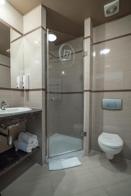 Deluxe Twin Room image 3