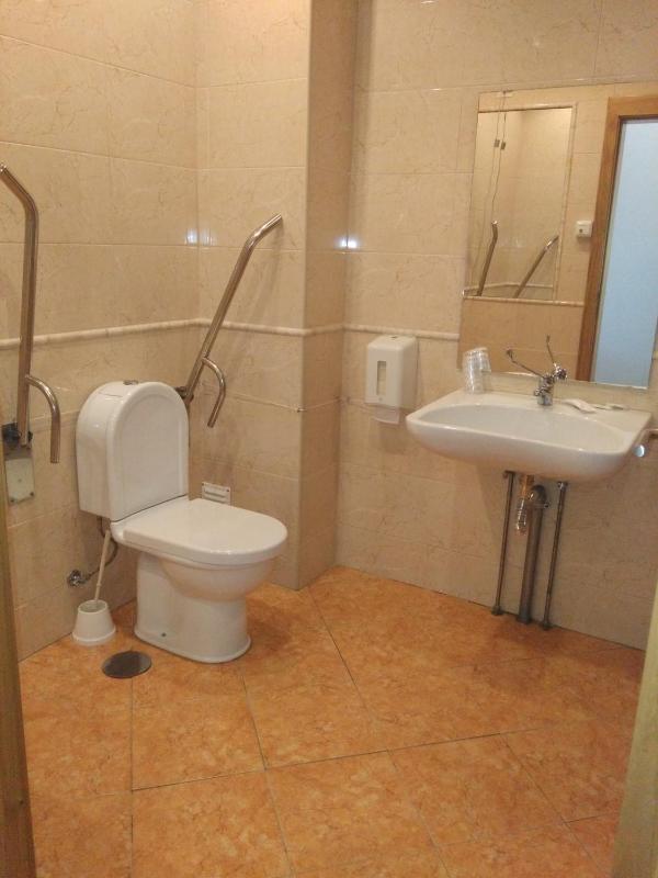 Standard Twin Room image 3