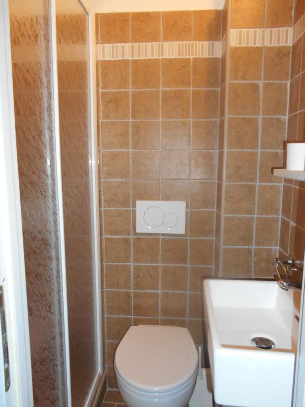 Single Room with Hill View image 3