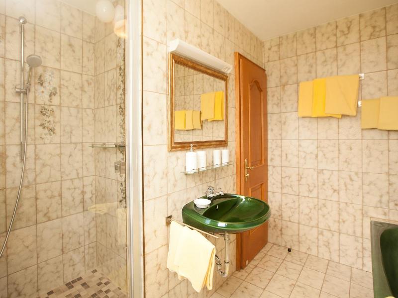 Three-Bedroom Chalet image 2
