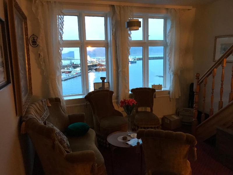 Double or Twin Room with Shared Bathroom image 4