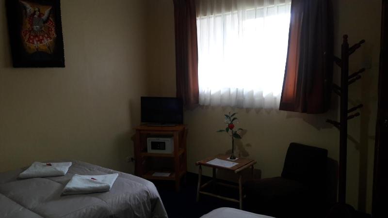 Standard Twin Room image 1