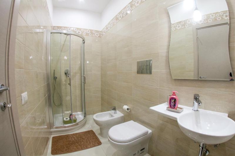 Studio (4 Adults) image 3