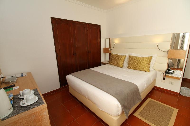 Standard Double Room image 3