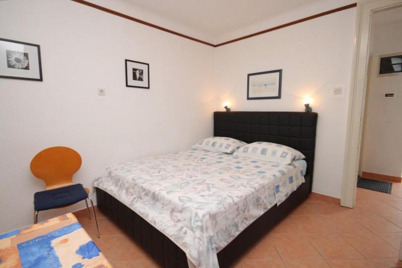 One-Bedroom Apartment image 1