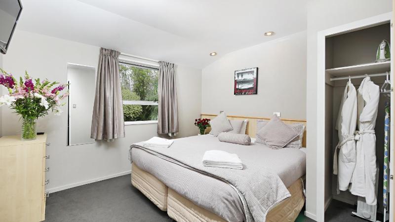 Arthur's Court Motor Lodge - image 25