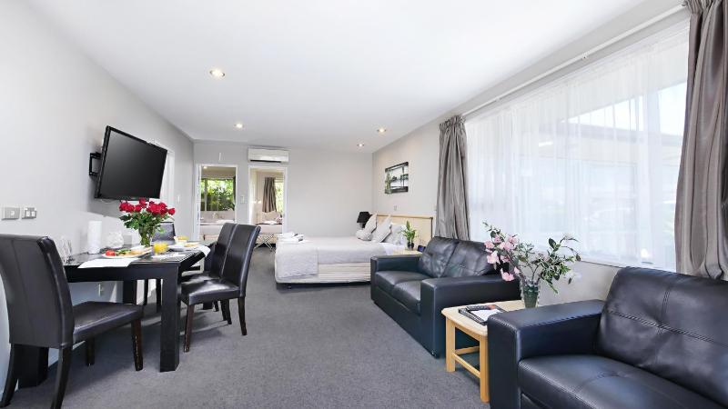 Arthur's Court Motor Lodge - image 22