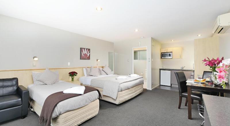 Arthur's Court Motor Lodge - image 36