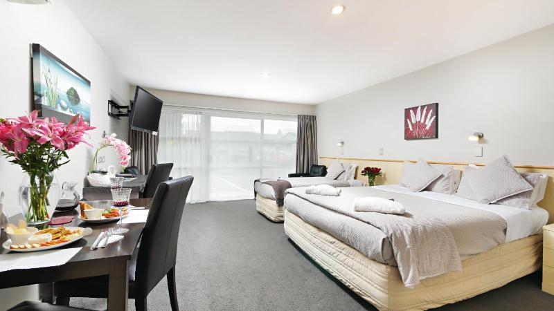 Arthur's Court Motor Lodge - image 50
