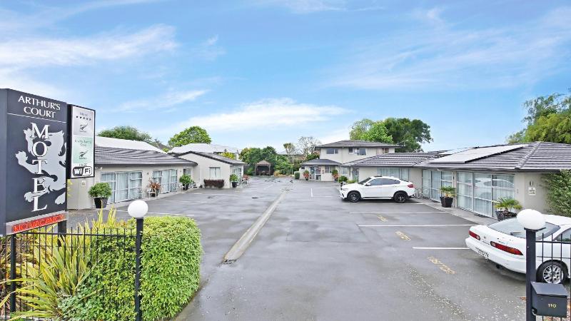 Arthur's Court Motor Lodge - image 15