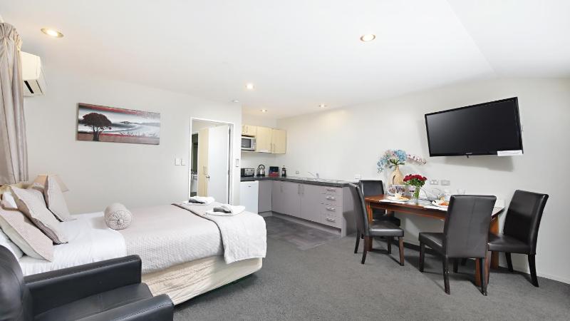 Arthur's Court Motor Lodge - image 6