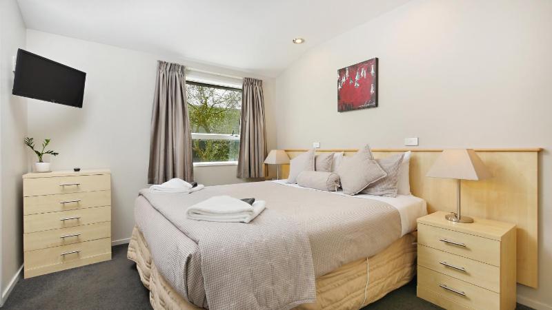 Arthur's Court Motor Lodge - image 33