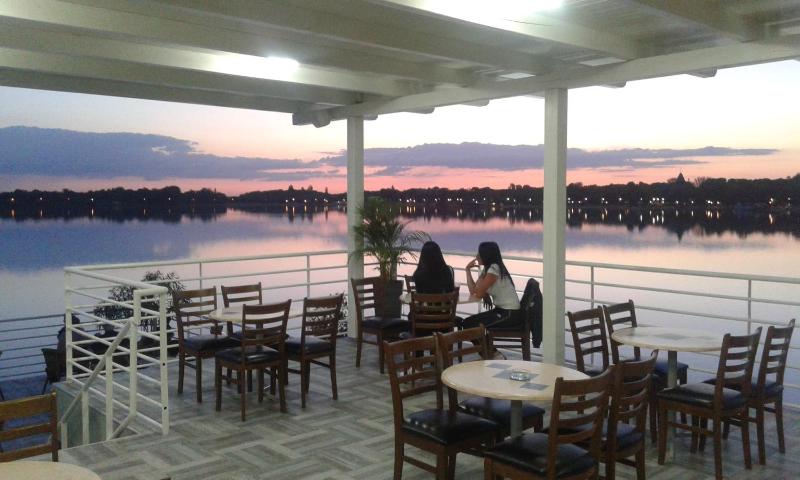 Deluxe Double or Twin Room with Balcony image 3