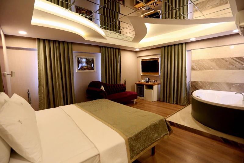 King Suite image 2