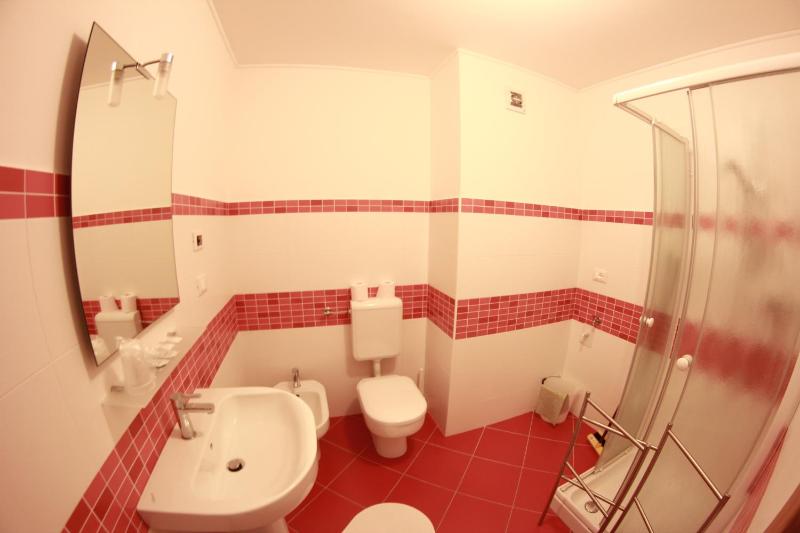 One-Bedroom Apartment image 1