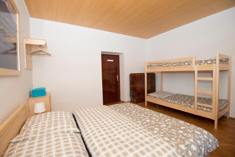 Quadruple Room with Balcony and Shared Bathroom image 2
