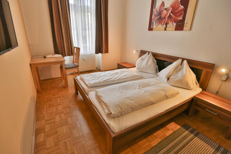 Double Room image 2