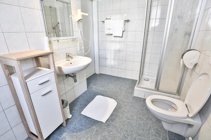 Double Room image 4