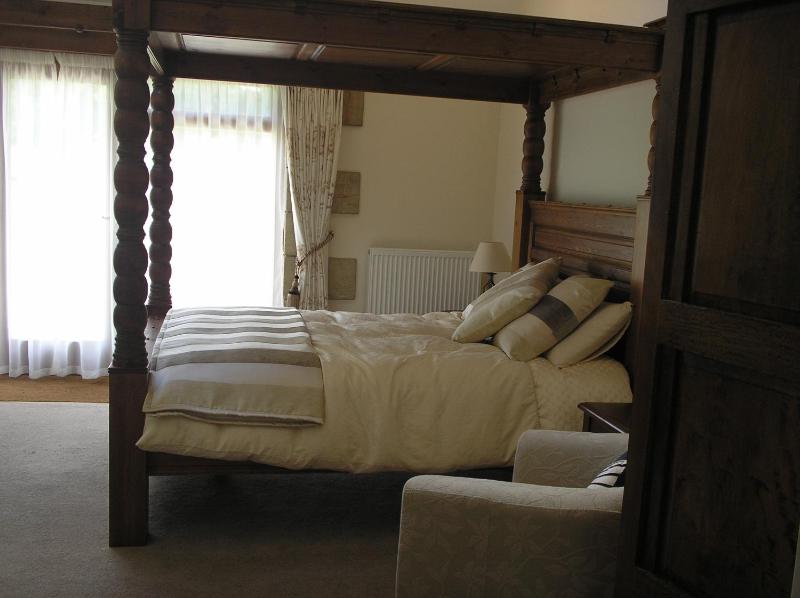 Double Room with Four Poster Bed - Ground Floor image 4