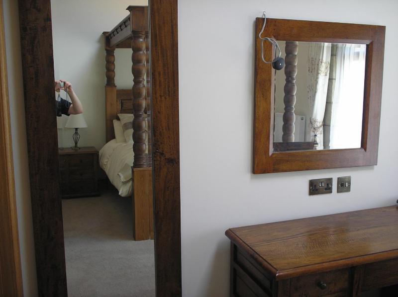 Double Room with Four Poster Bed - Ground Floor image 3