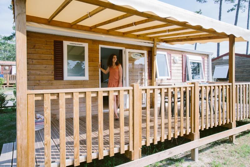 Mobile Home 4 Adults image 1