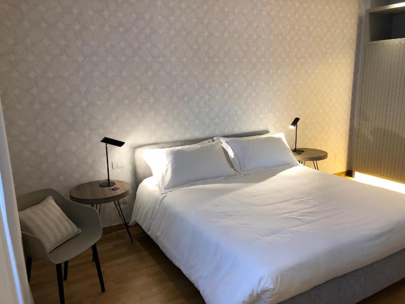 Standard Double Room image 4