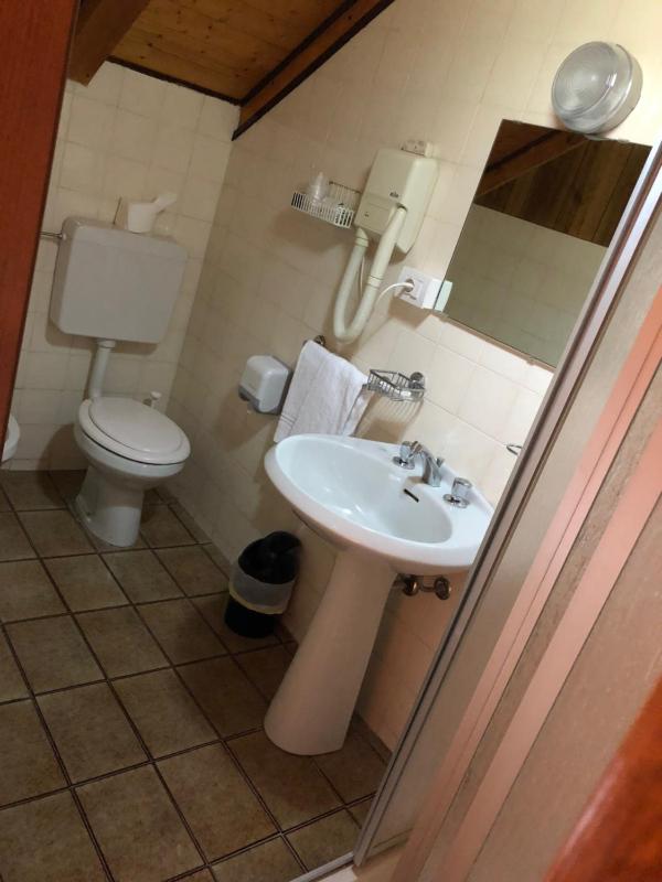 Twin Room with Shower image 3