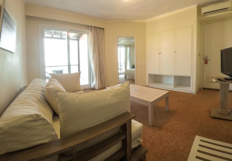 Family Suite with Sea View image 3