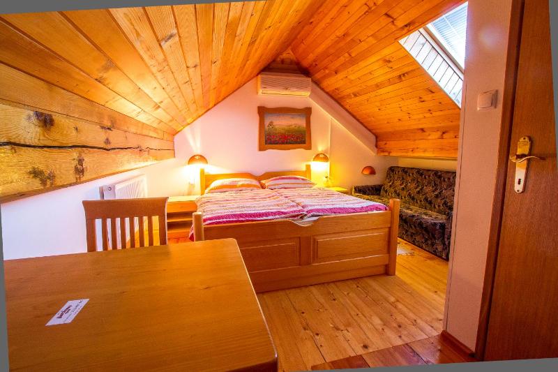 Double Room image 3