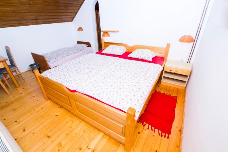 Double Room with Extra Bed image 2