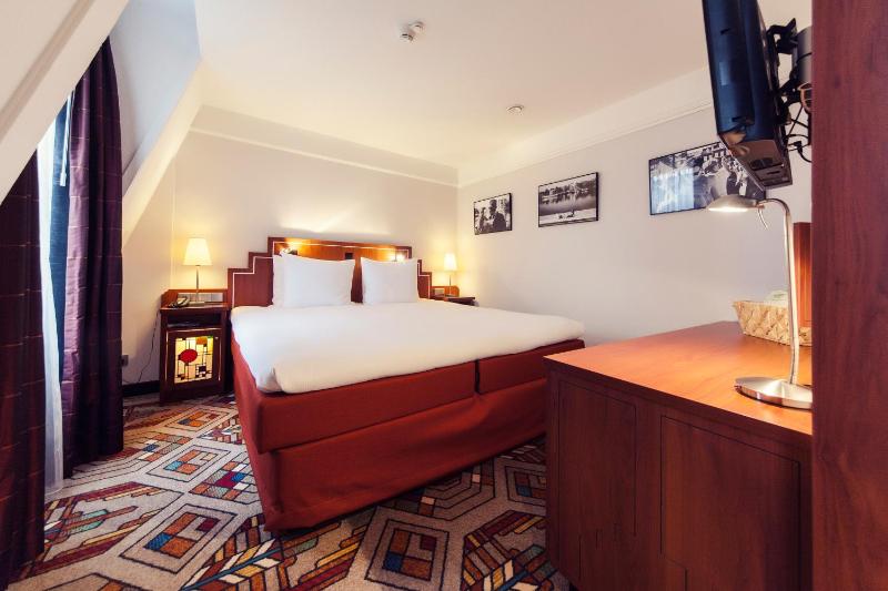 Master suite with canal view image 4