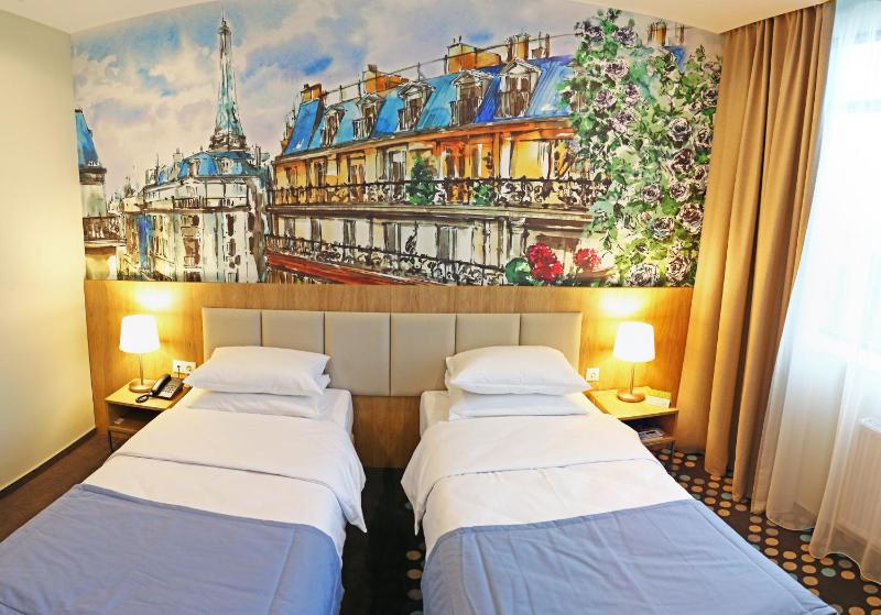 Standard Twin Room image 3