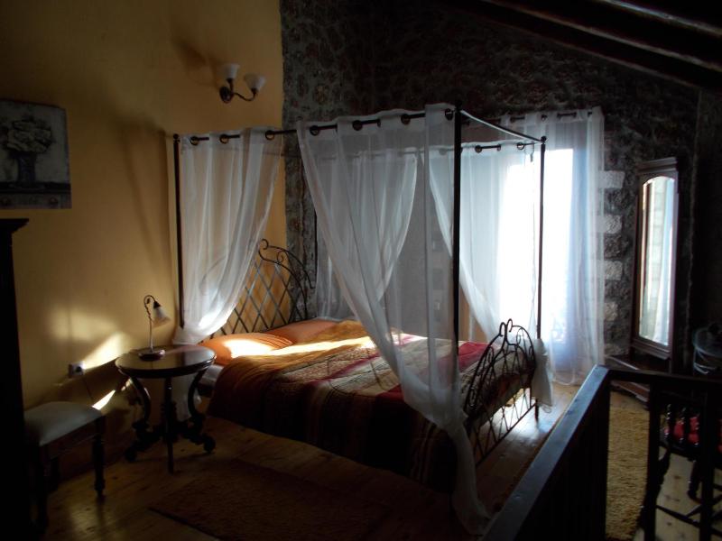 Superior Suite with Spa Bath and Fireplace - Split Level image 1