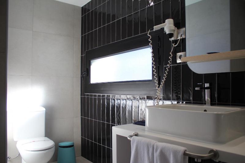 Standard Double or Twin Room image 4