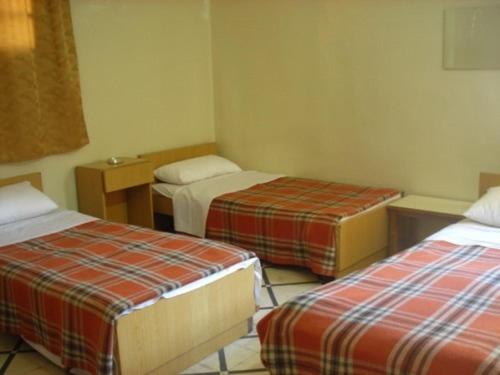 Twin Room with Private Bathroom image 3