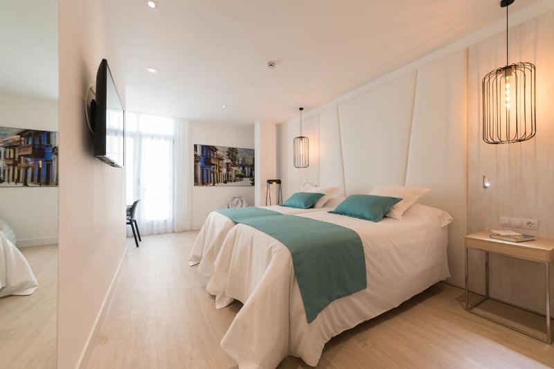 Superior Double Room image 2