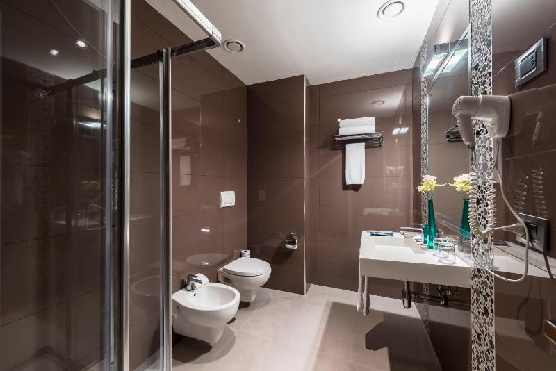 Superior Double or Twin Room image 4