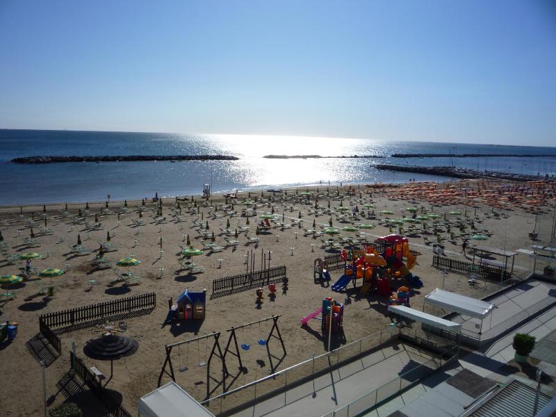 Superior Double Room with Sea View image 3
