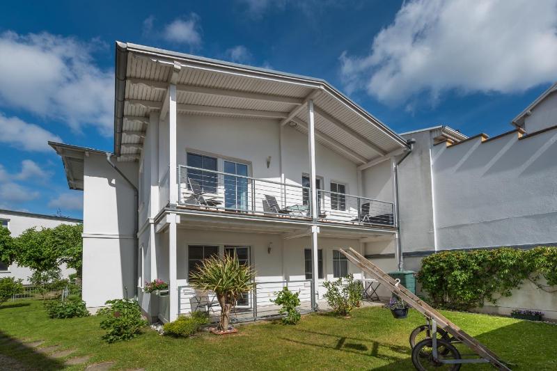 Three-Bedroom House - 220RB1 image 2