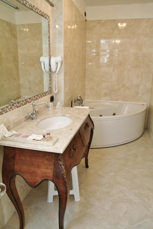 Junior Suite image 2