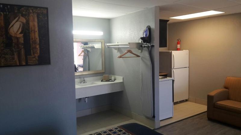 Double Room with Extra Bed image 2
